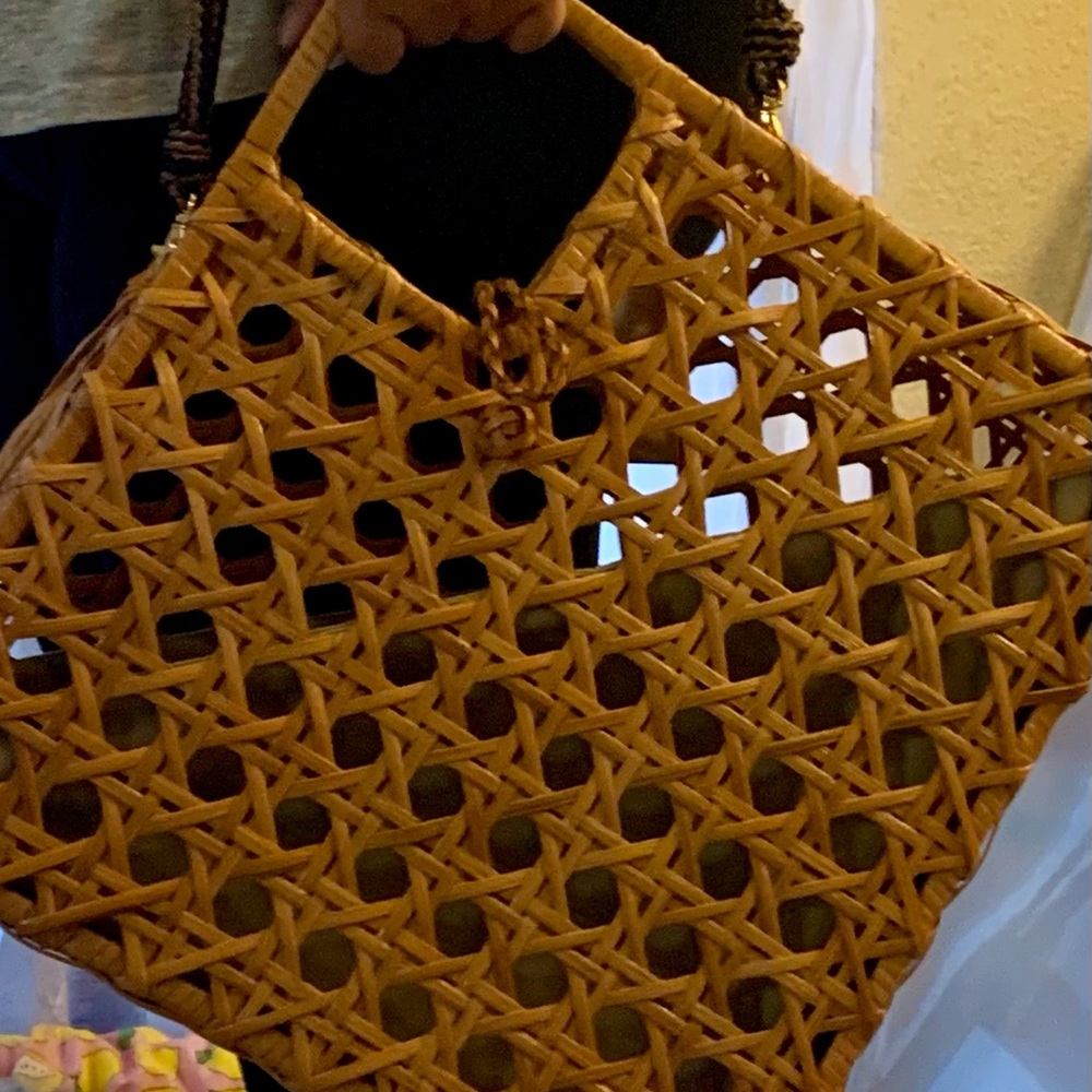 NWOT ARANÁZ Tan Woven Rattan Crossbody Bag - Picture 9 of 10